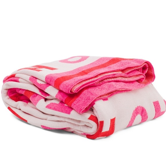 CUPCAKES & CASHMERE Christmas king size reversible knit
Ho Ho Ho Blanket 🎅🏻 - Picture 8 of 8